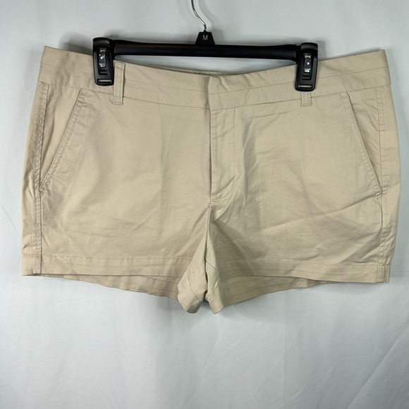 GAP Pants - GAP 3 Inch Shorts NWOT
